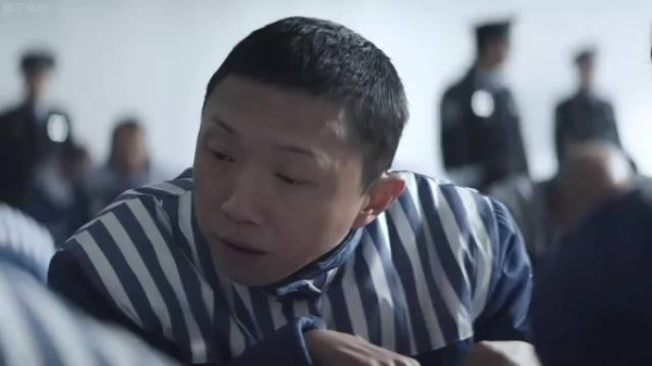 俗话说愣的怕横的！而横的怕不要命的！人不作死便不会死！