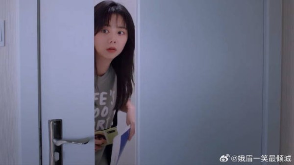 李尖尖找凌霄看牙，被他安排别人来看，吐槽他不是