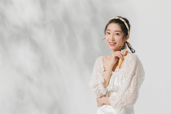 她总让你帮她挑衣服和颜色，其实是想让你走进她的生活