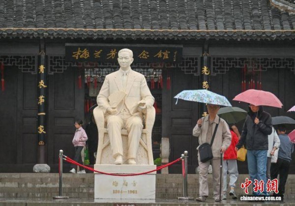 国庆假期 民众走进泰州梅兰芳纪念馆感悟京剧大师风采