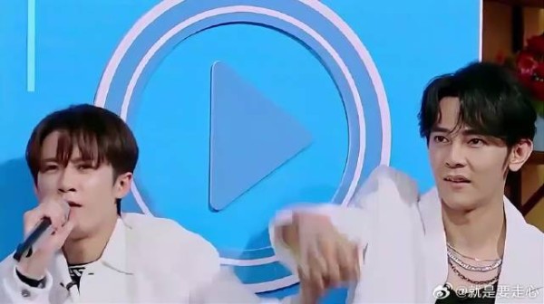 檀健次不愧资深歌迷,清唱《寓言》都这么好听!