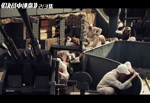 二战王牌飞行员俯冲炸机场,返航熄火盘旋躲避追击