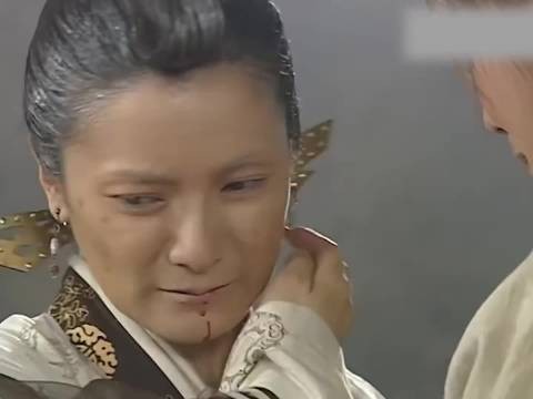 不可思议！金花婆婆撕掉易容面具，绝世美女浮出水面
