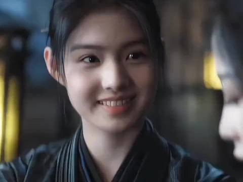 这种气质不是靠造型堆出来的,是本身带着的,所以看着才不刻意,很舒服