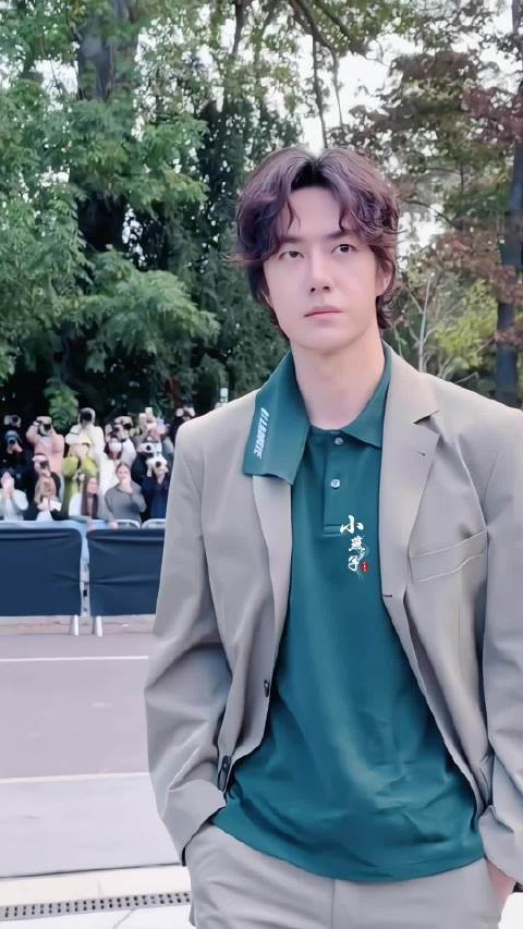 无需造势，登场即是高光，王一博一出场直接炸街，气场横扫全场