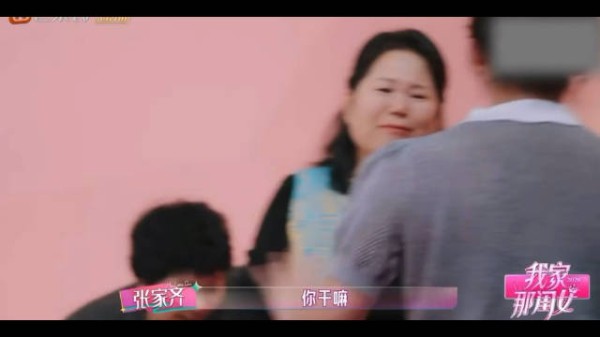 张家齐妈妈泪看项链,13.1克金饰未交付揭母女隔阂