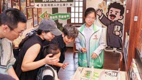 鲁迅“上线”，年轻人为何又一次走近他？