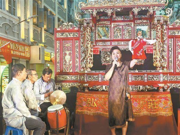 “‘偶’遇中山路——非遗里的中山路”木偶演出在中山路东段举办