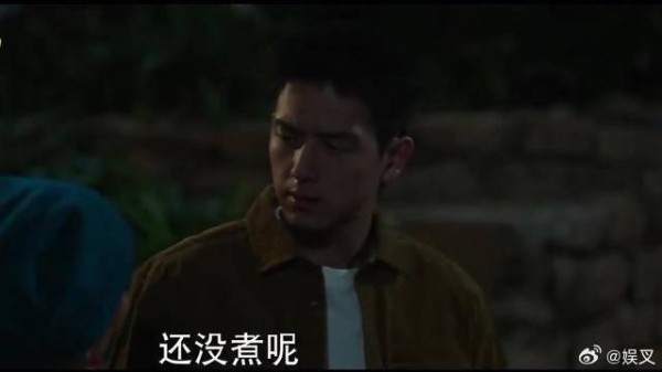 凤姨看起来凶巴巴，但也是真为阿遥着想，只是阿遥心里都有数