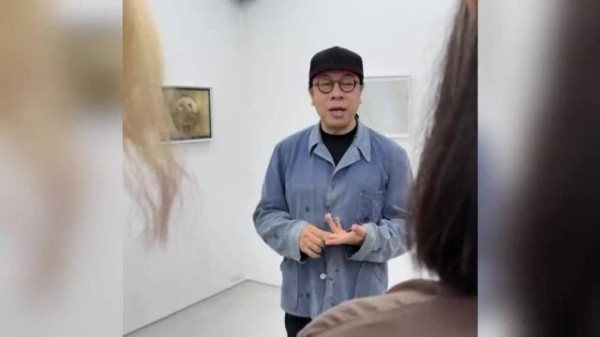 蔡康永发17字回应网友耐人寻味，拒绝明确立场清空微博取消关注