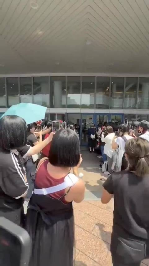 她们到底在啊些什么？