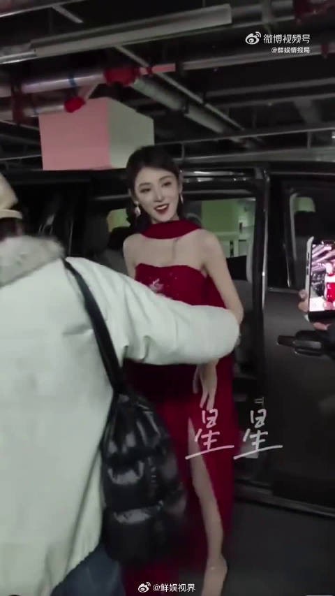 又美又能干说的就是她，高跟鞋开车，从容不迫的样子好圈粉