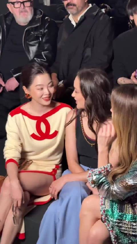 辛芷蕾香奈儿秀场生图，骨相美气质杀出重围