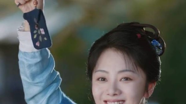 兰香去世未戴红绳，香囊藏双母护身符