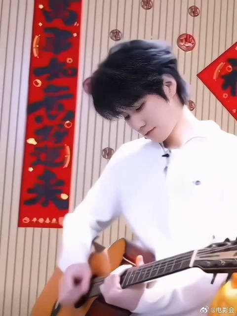 这是什么奇妙的缘分，一块小巧克力，直接解锁一对苦难搭子