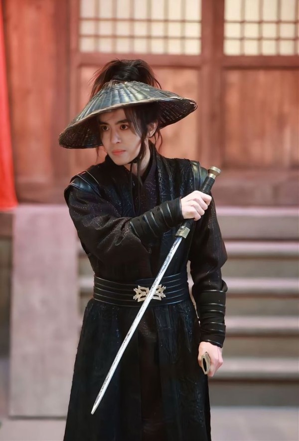 演员王星被骗至缅甸4天被转卖3次！纪录片揭开惊险内幕，女友靠一句暗号救命！
