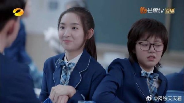 学霸讲题靠唱歌 现场听学霸演唱会,邓小琪秒变迷妹