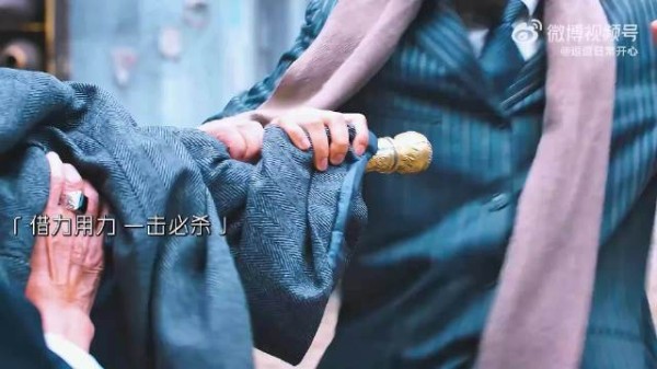 以为碰瓷?碰一下腰子没了?!这老头身份揭晓我傻了!