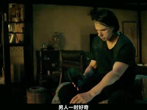 只是随手比划一下护甲，铠甲竟直接长在身上脱不掉！