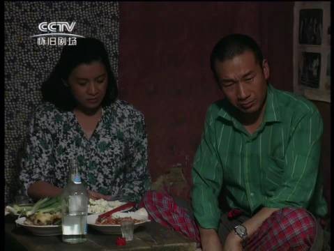 丈夫赌博赢万元，妻子怒斥要求退回