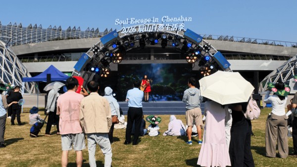 这个国庆假期，公园草地上、历史建筑里随处遇见美好