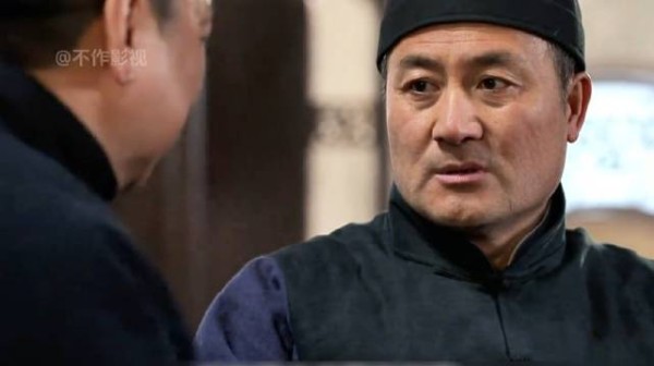 伙计上班迟到一会，就遭黑心老板指责！