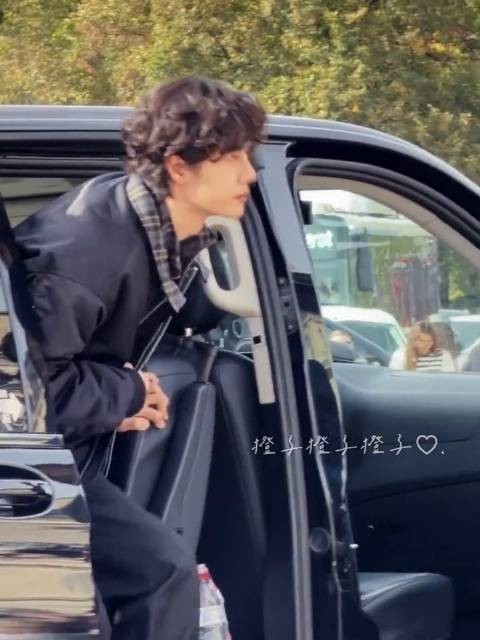 我逐帧反复观看 Loewe上班这场是10月top