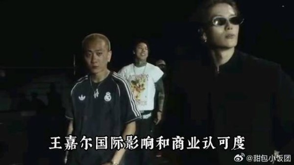 踩裙摆上热搜！一周四场不是勤快，王嘉尔在给内地市场重新报价？