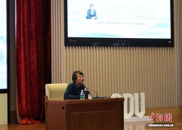 作家刘震云做客山东大学 与蒙古国汉学家畅谈文学里的哲思