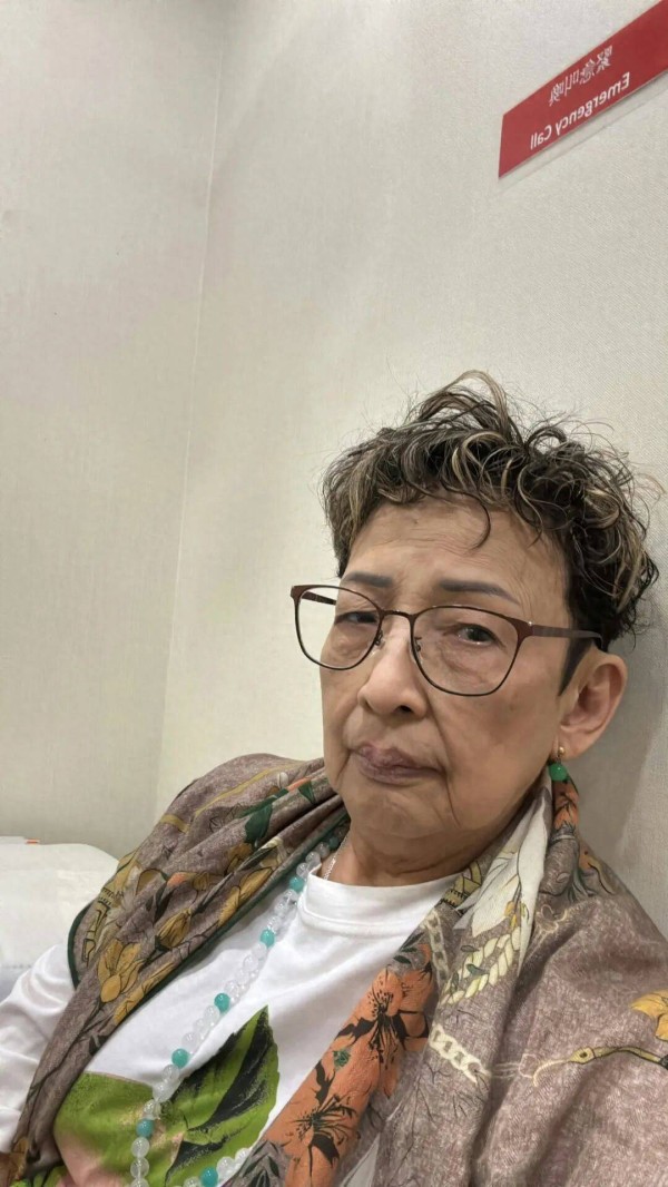 TVB资深老戏骨凌晨发文，自曝病倒，八月过生日还开了演唱会