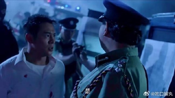 《鼠胆龙威》 保镖亲眼见雇主弟弟被杀，不料他竟转身放走歹徒