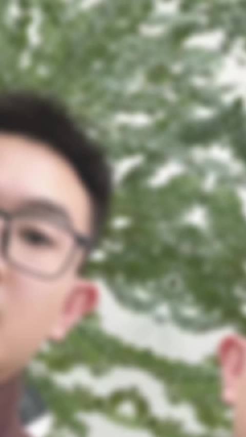 他的名字叫书江,比较害羞