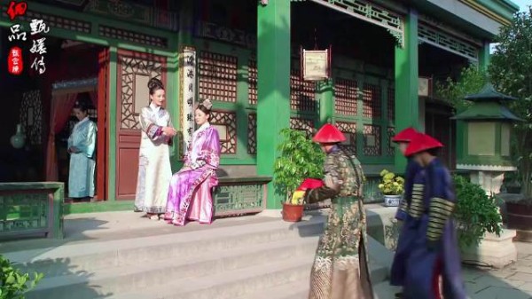 四大爷送甄嬛蜀锦玉鞋，华妃送甄嬛衣服背后必有怪