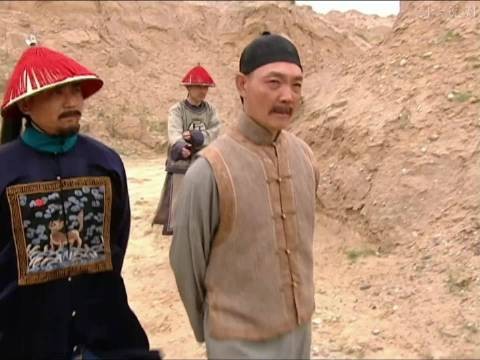 昔日一品大员沦为苦力，被军官百般刁难，怎料下一秒直接吓瘫 ！