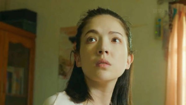 她在车祸醒来后震惊的发现,去世多年的爸爸还活着