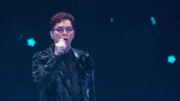 76岁谭咏麟公开红馆演唱会备战细节，5个升降台，走位靠牢记口诀