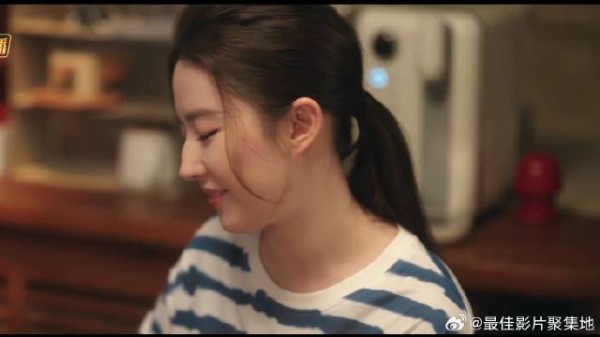 闺蜜真心记挂红豆身体 怕她伤了肠胃,劝她不要喝酒伤身