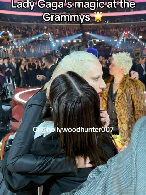 在今年格莱美颁奖典礼现场，Lady Gaga 和碧梨同框合影，两位女王互相表白