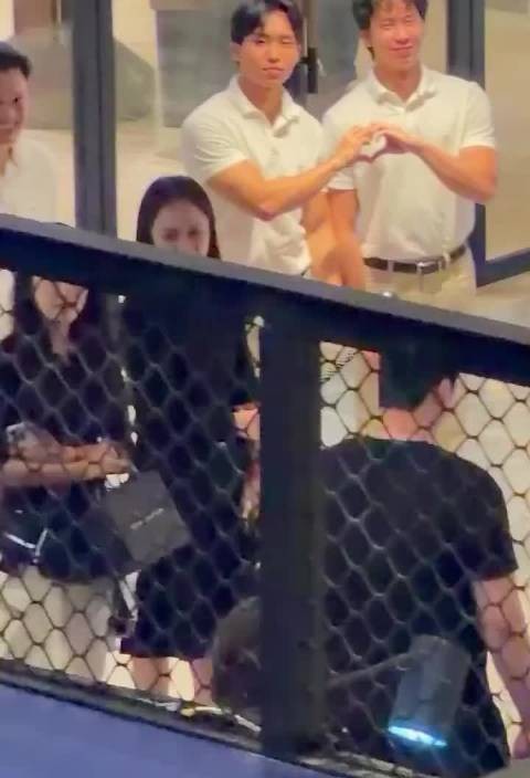 我当张元英工作人员belike！