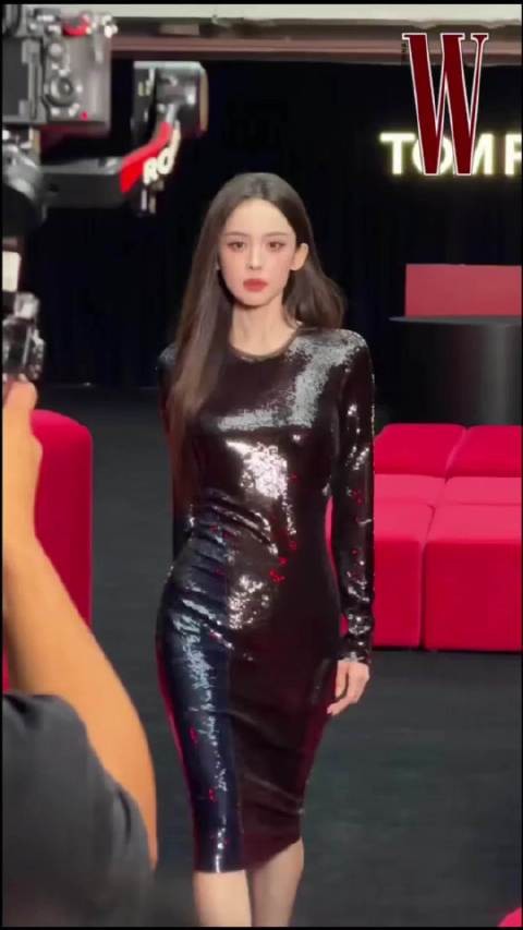 美神降临！娜扎单色衣服都是这个状态，不敢想芭莎之夜穿礼服会美成什么样