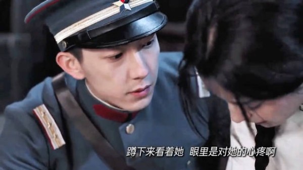 顾长官你心里也是有她的吧所以主动想救她 眼里也都是心疼啊