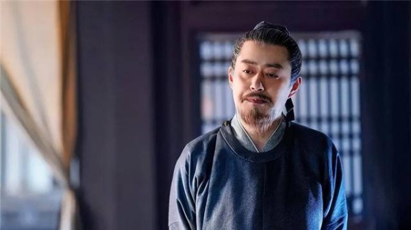 从《后汉书》体例安排，表述形式辑存的论赞中窥探出华峤史学思想