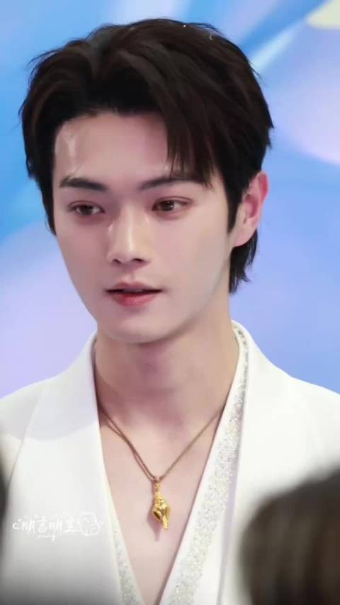 明明清楚只是剧本故事，依旧忍不住为之动容，许凯的内心柔软藏不住了