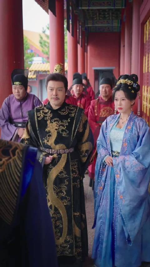 异族首领尊称秦明秦王殿下，当众力挺其入宴会