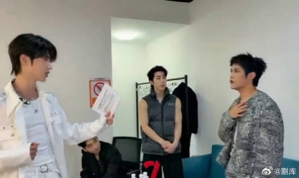 跟随卓沅的镜头解锁总决赛后台全貌，一起期待舞者们在决赛舞台绽放光芒！