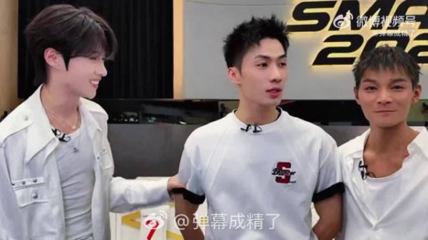 卓沅突袭舞蹈新风暴总决赛后台，直播学跳舞