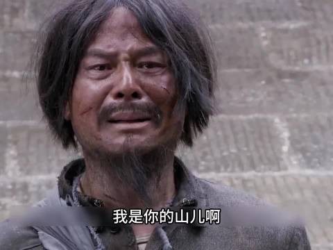 在外打仗多年的老兵，终于回到了自己温暖的家