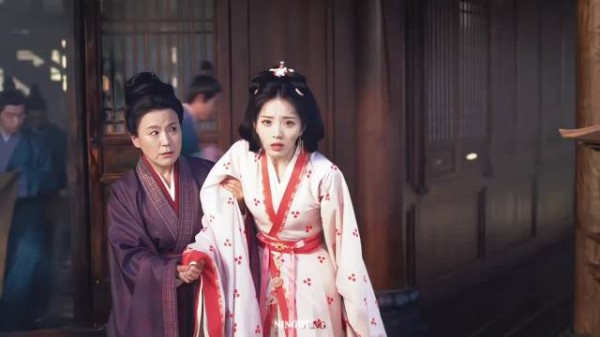 嫁金钗为田曦薇庆生 送奶茶应援青风吹又生剧组