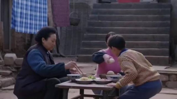 还真是，其实这女的性格挺好的，就是谁粘上她谁倒霉