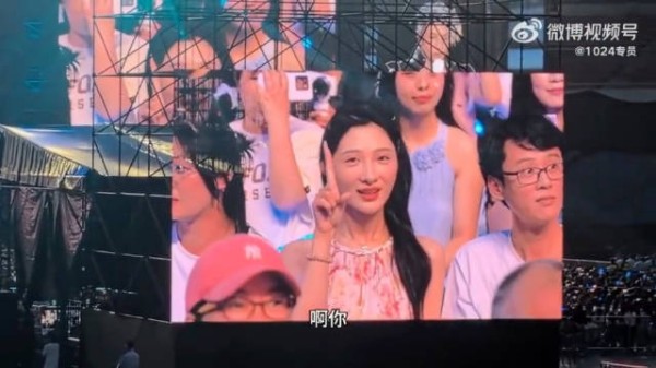 经典回顾:当听到一个人来的,旁边男的眼里顿时没有光了!